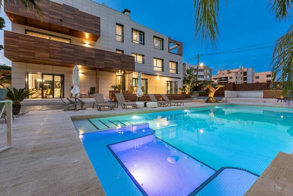 Апартаменты 5 Stelle Piscina, Jacuzzi, Wifi - 2 Min Dal Mare Миами-Плайя Экстерьер фото